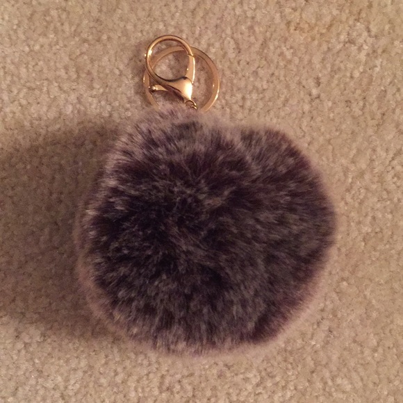 Keychain puffball - Picture 2 of 2